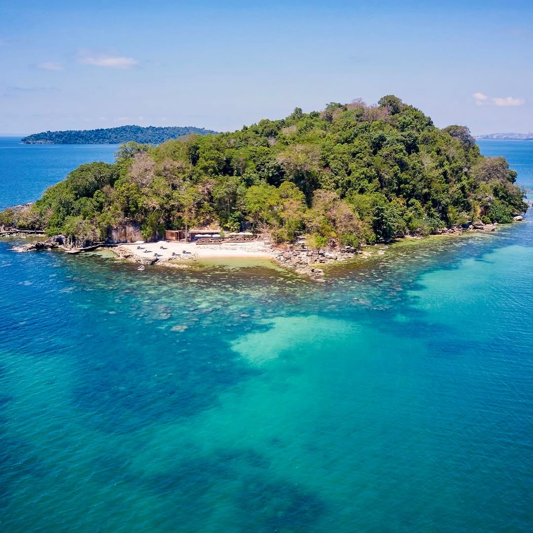 Public Instagram story by Luxury Travel Expert