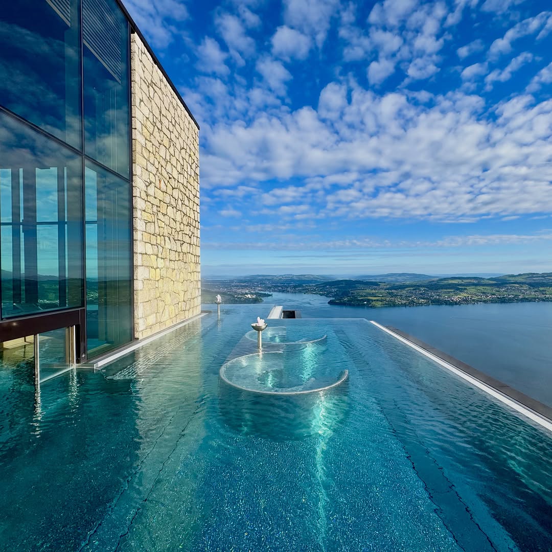 Public Instagram story by Luxury Travel Expert