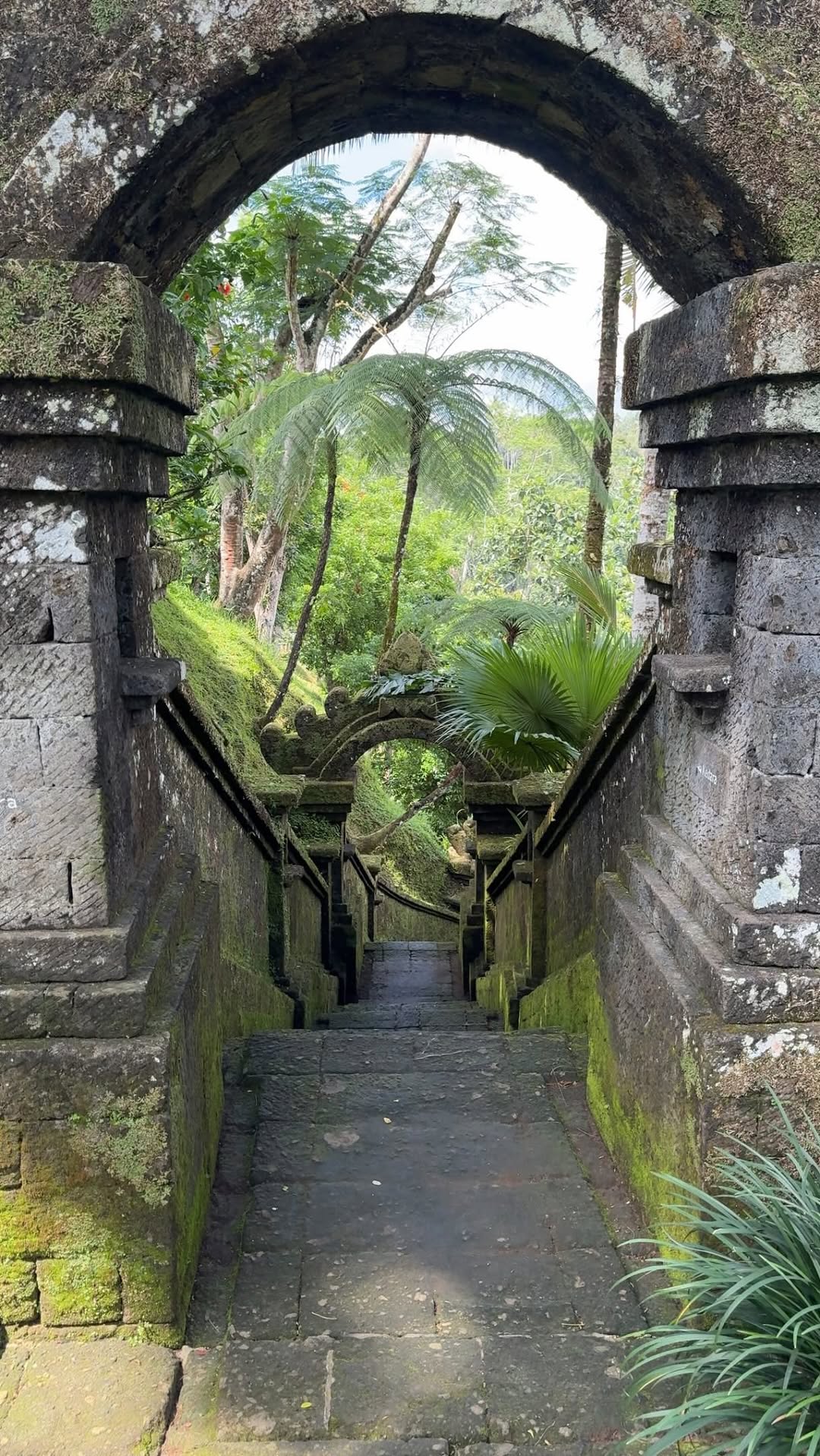 Public Instagram story by Luxury Travel Expert