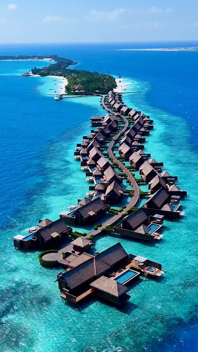 Public Instagram story by Luxury Travel Expert